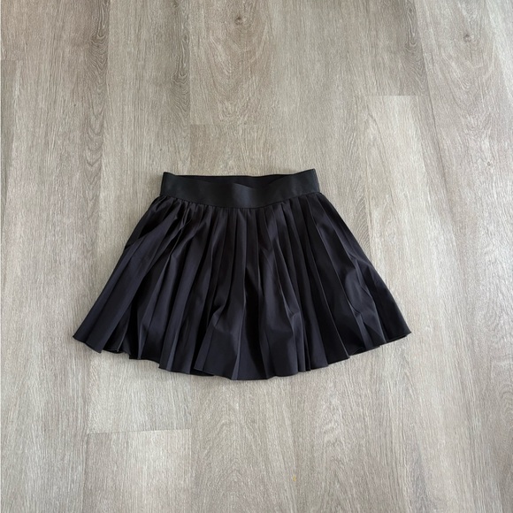 Aritzia Elegant Black Pleated Skirt - Picture 2 of 3